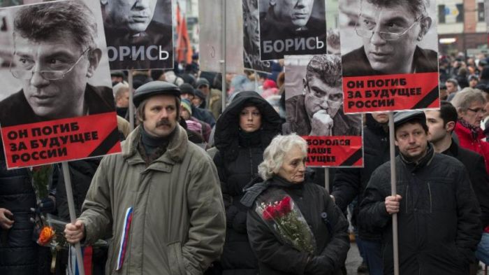 Thousands mourn slain opposition politician Nemtsov at Moscow march