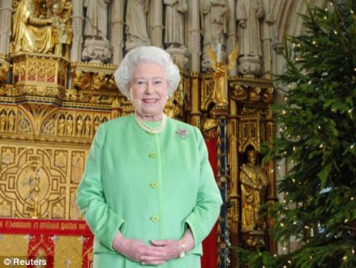 Queen to make TV history with 3D Christmas message