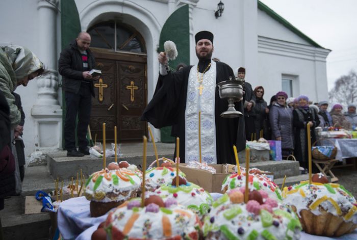 Orthodox Christians celebrate Easter after Holy Fire lights up in Jerusalem