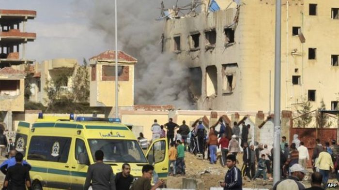 Egypt's Sinai Peninsula hit by deadly bomb attacks