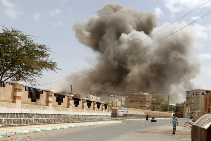 Saudi-led air strikes hit Yemeni capital