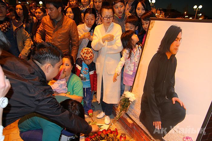 ​Atyraulians grieve the death of a popular Kazakh artist Batyrkhan Shukenov