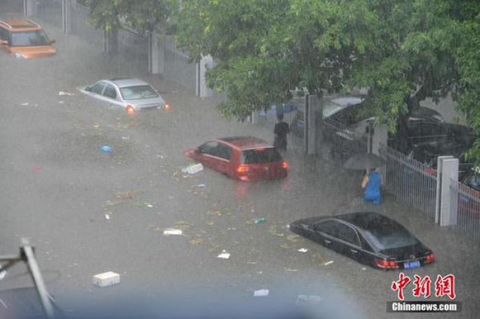 China: Fuzhou flooded as heavy rain lashes Fujian Province