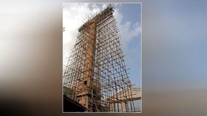 Pakistani Christian erecting 140-foot cross in nation's biggest city