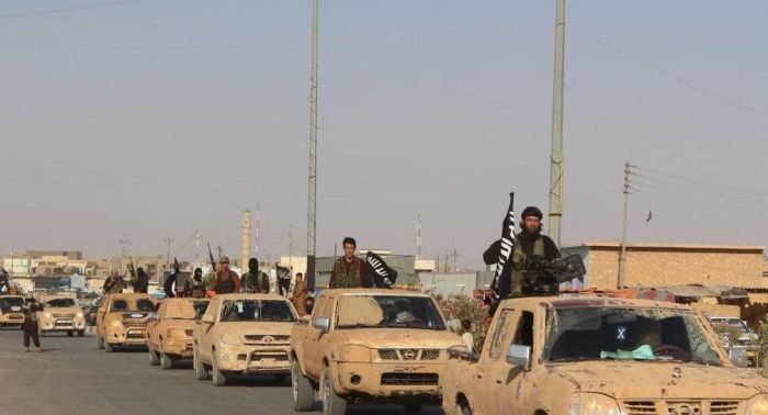 ISIS Holds Massive Military Parade in West Anbar Celebrating Victory in Ramadi 