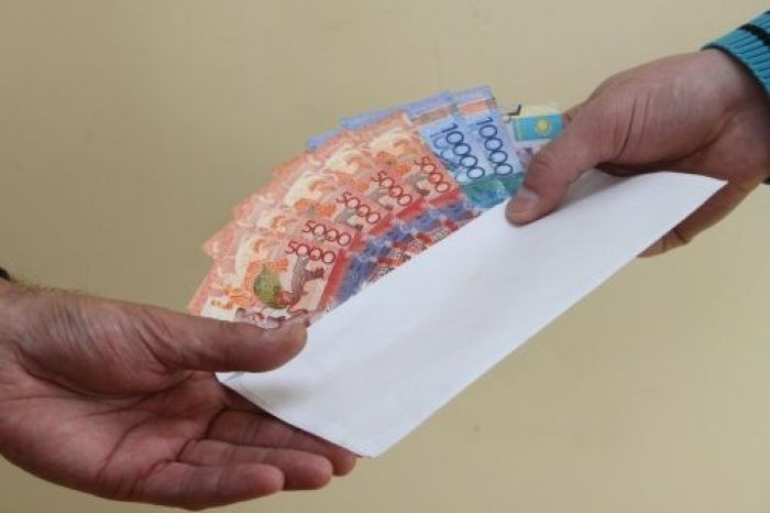 Work permit official arrested taking bribe in Atyrau