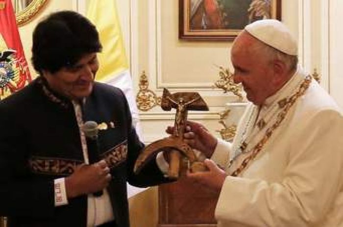 ‘Communist crucifix’ gift to pope in Bolivia raises eyebrows