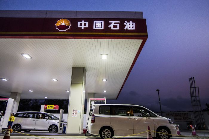 PetroChina Catches Exxon as World’s Most-Valuable Oil Company