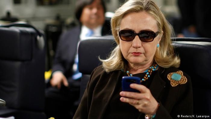 Clinton hands personal email server over to US Justice Department
