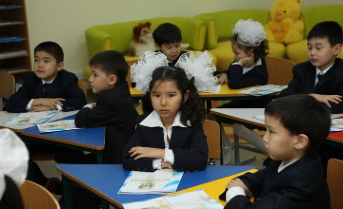 Kazakhstan schoolchildren celebrate Day of Knowledge