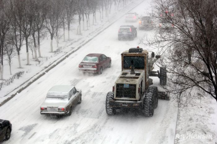 City obliges business to shovel snow away