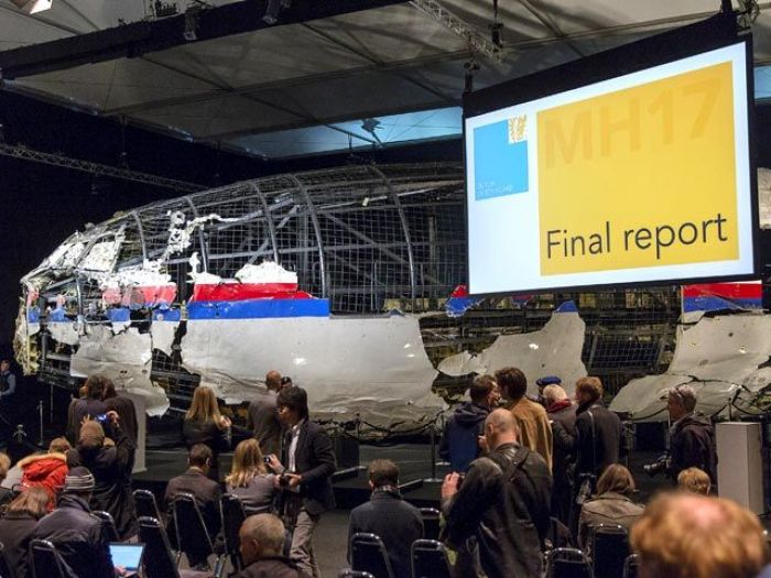 MH17 Ukraine disaster: Dutch report blames missile