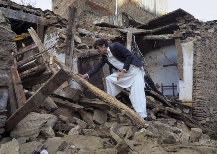 Death toll reaches 311 in quake-hit Pakistani, Afghan areas