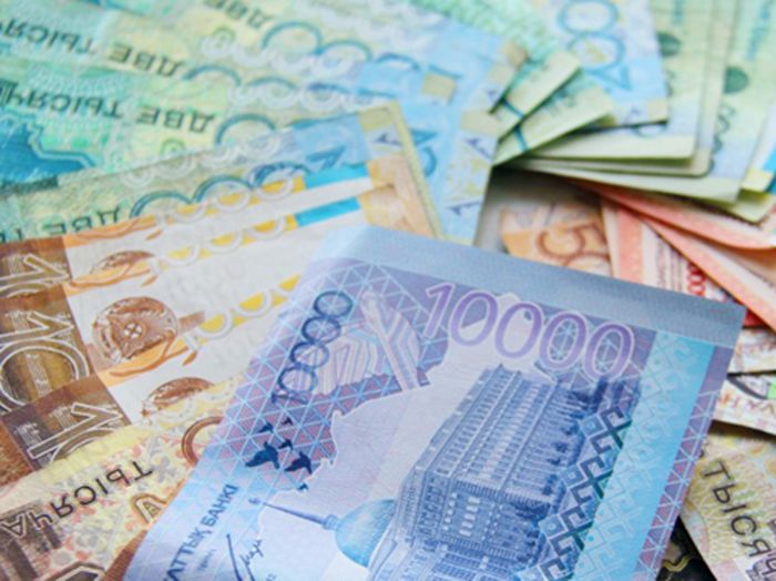 Kazakhstan’s currency drops to new record low