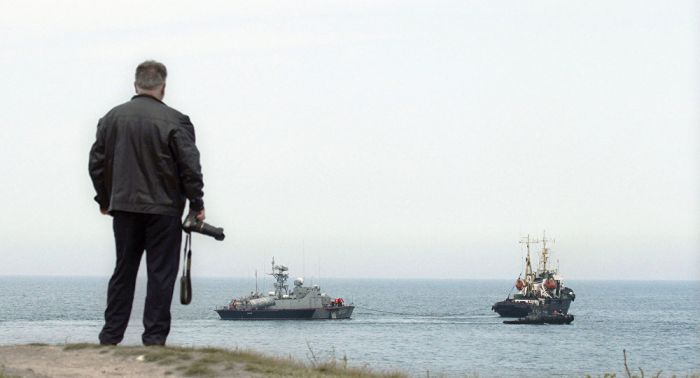 Ukraine to Build New Wall With Russia, This Time on the Sea