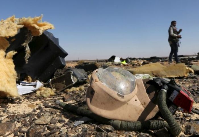 Egypt detains two airport staff in connection with Russian air crash