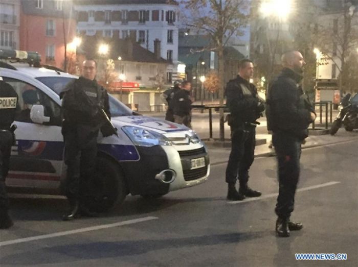 2 suspects killed in Paris anti-terror raid, including woman who blew herself up