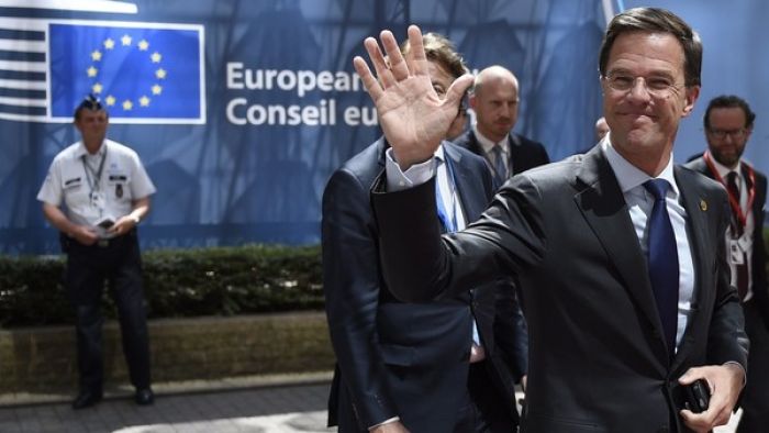 Refugee influx threatens fall of EU, warns Dutch PM