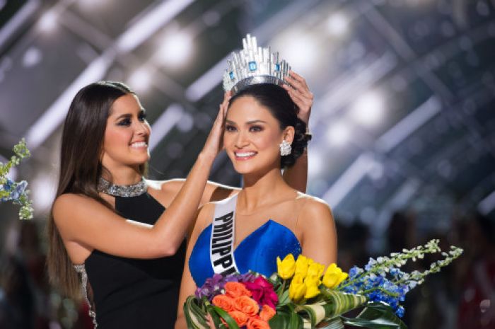 Crowning Moment: Miss Universe 2015