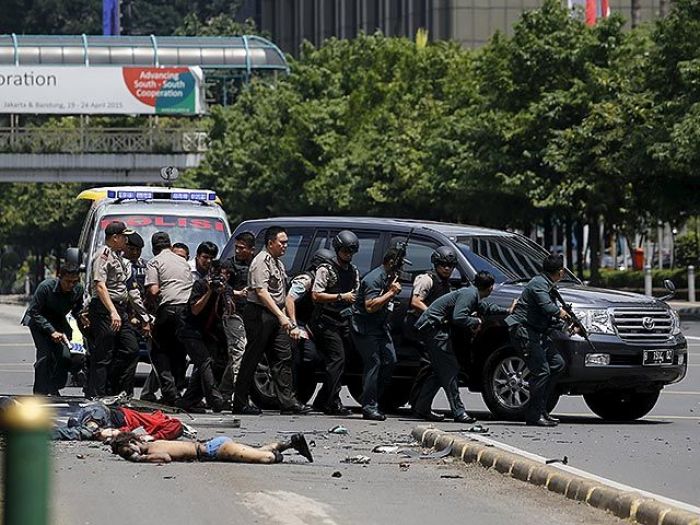 Jakarta attacks: Bombs and gunfire rock Indonesian capital