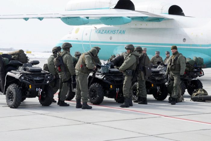 Kazakh Defense Minister pays visit to special purpose troop units with surprise check