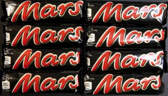 Plastic in Snickers bar prompts Mars recall in 55 countries