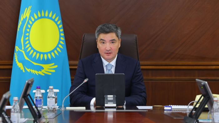 Olzhas Bektenov Holds Meeting on Implementing President's Directives Issued at Taza Qazaqstan Eco-Action