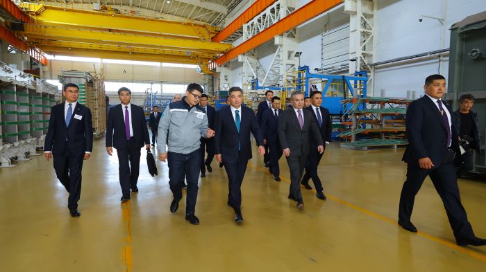Olzhas Bektenov Reviews Industrial Development of Shymkent and Inspected Work to Improve Road Quality