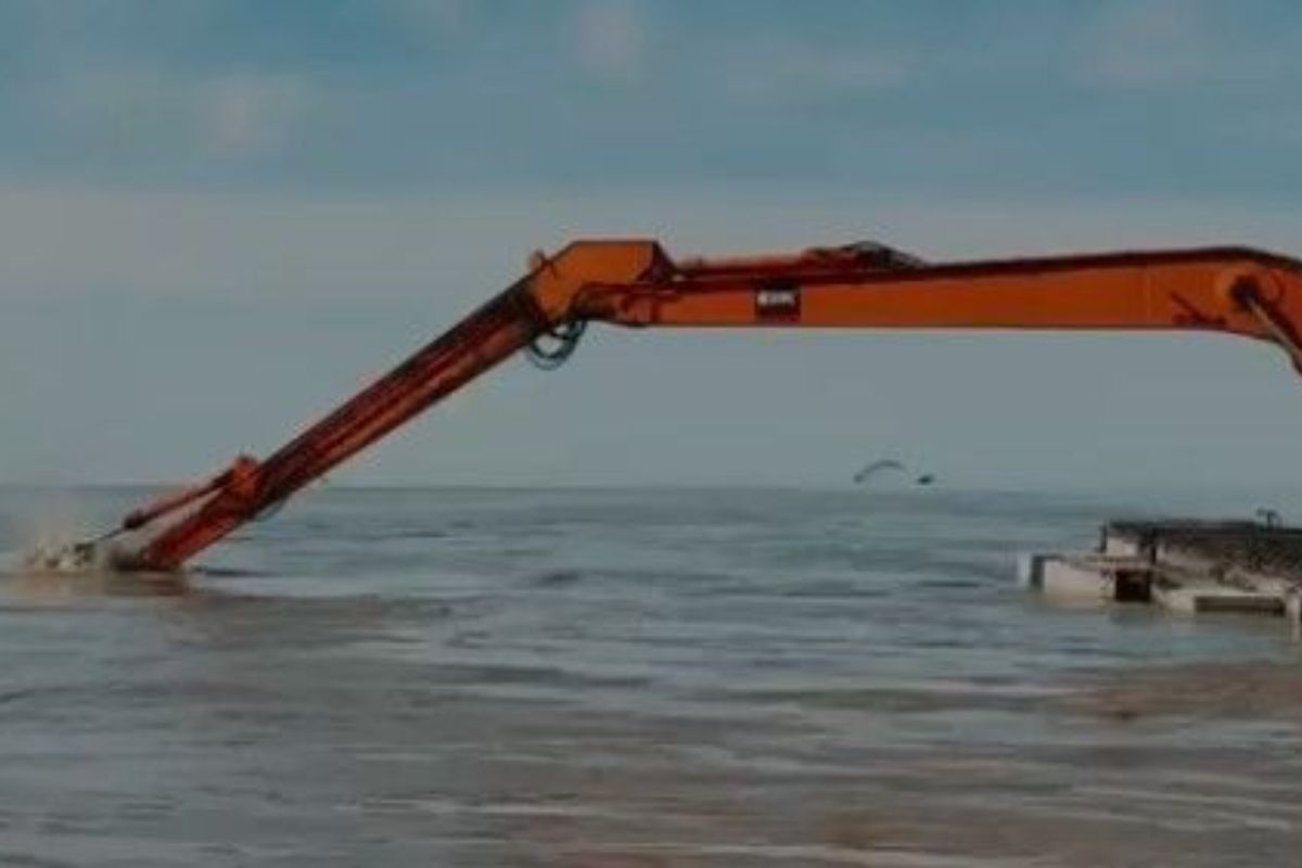 Жайық–Каспий каналындағы қазу жұмыстары / бейнероликтен алынған кадр»