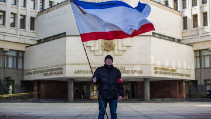 Путин Қырым Республикасын тәуелсіз мемлекет ретінде мойындау туралы жарлыққа қол қойды