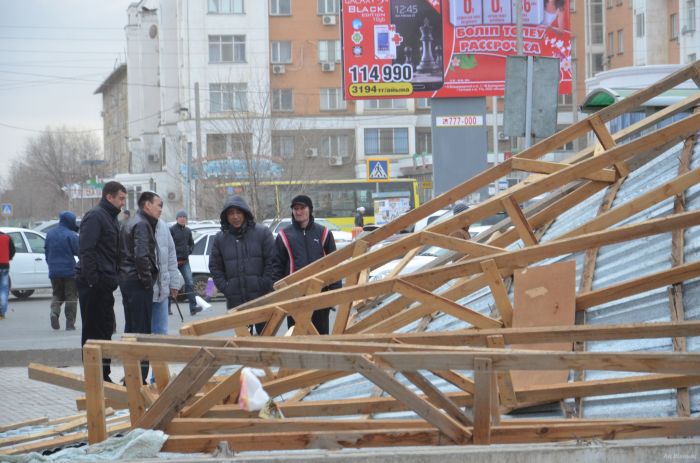 Желдің екпінінен сымдар үзіліп, шатырлар құлады (толықтырылды)