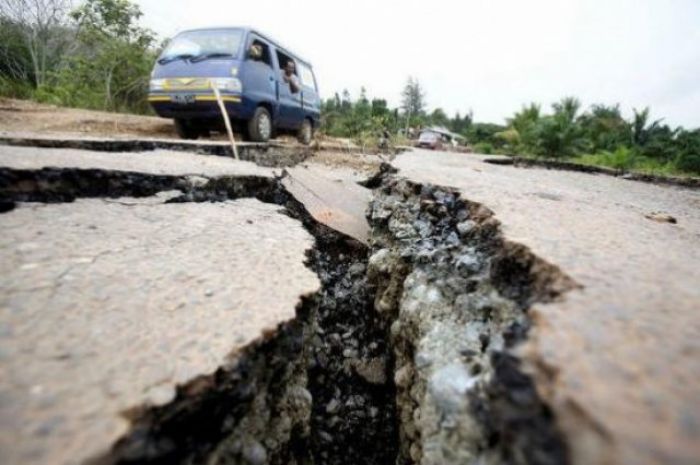 Чили жағалауында жойқын жер сілкінісі орын алды