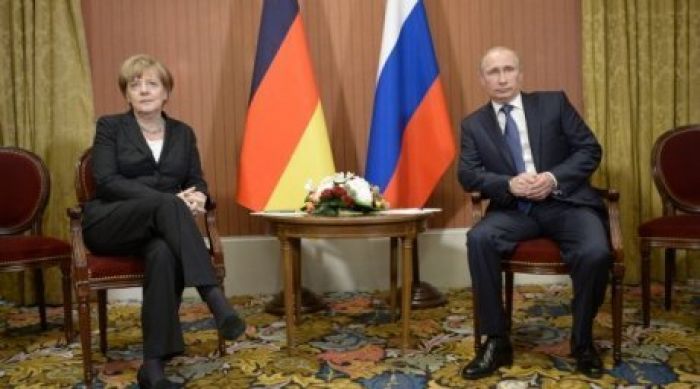 Путин мен Меркель газ мәселесін талқылады