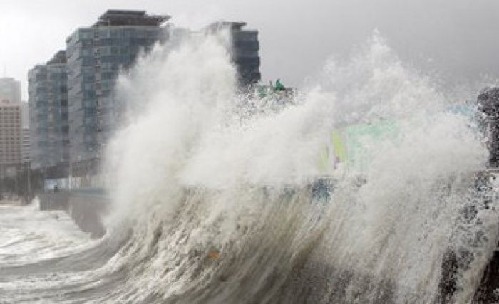 Жапонияда 500 мыңға тарта адам эвакуацияланып, цунами қаупі ескертілді