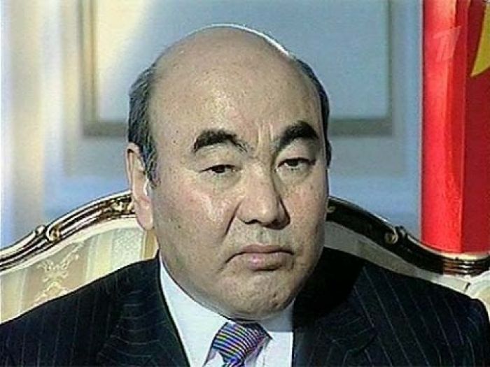 Қырғызстанның бірінші президенті Ақаев Бішкекке ағасының жерлеуіне ұшып келмеді
