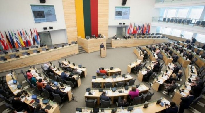 Литвада мас депутаттарды отырыстан шығарып жіберу ұсынылды