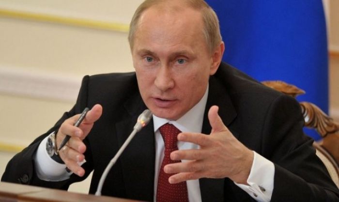 В.Путин: Аю тып-тыныш балын жеп отырса да, оны шынжырлауға тырысатындар табылады