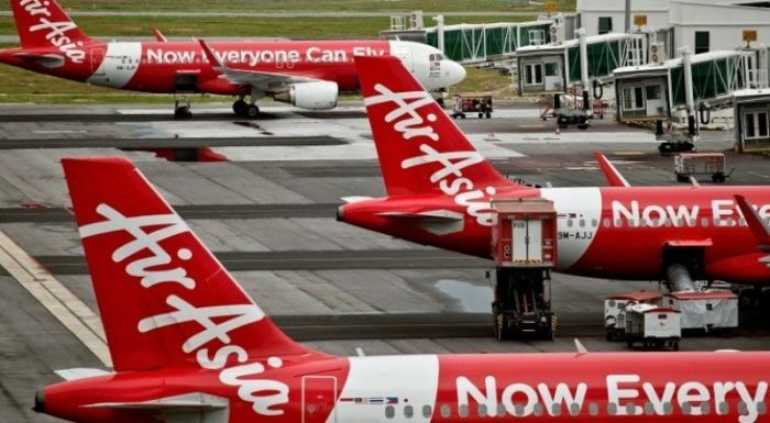 AirAsia рейсіне құрамында 10 адамы бар отбасы кешігіп қалған