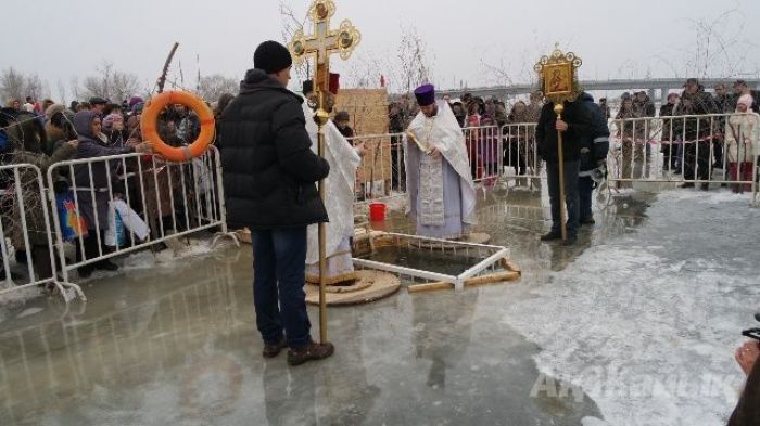 Православиялықтар Крещение мерекесін тойлауда