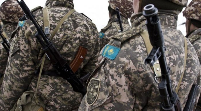 Назарбаев мерзімді қызмет әскерилерін запасқа шығару туралы жарлыққа қол қойды