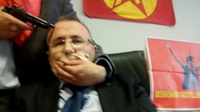 Стамбулда кепілге алынған прокурор қаза тапты