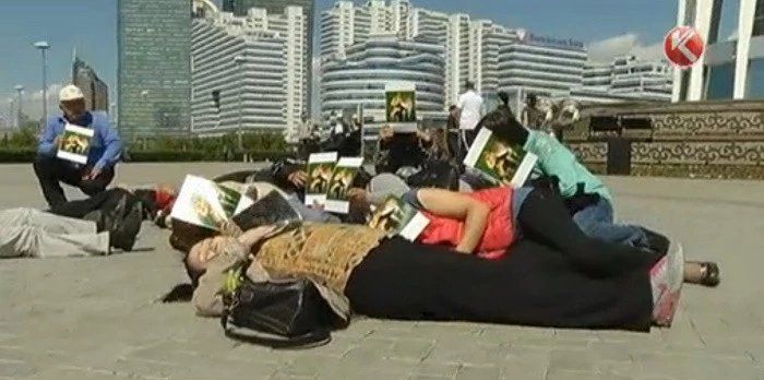 Астанада “Антигептил” ұйымының белсенділері киіктің кейпіне еніп, акция ұйымдастырды