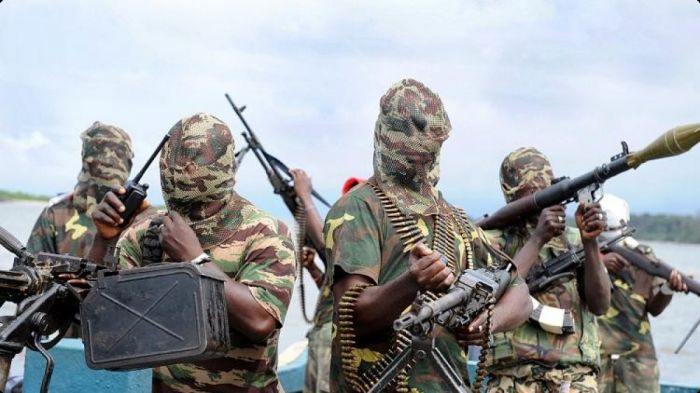 Нигерия президенті «Боко Харамға» қарсы тұра алмаған әскери басшыларды қызметінен босатты