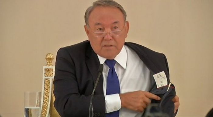 Назарбаевқа костюм тіккен дизайнер оның бағасын айтты