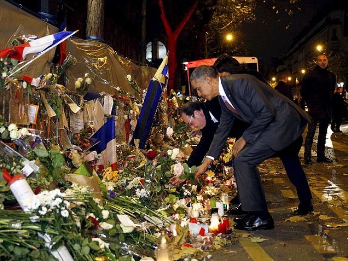 Обама Парижде теракт құрбандарын еске алды