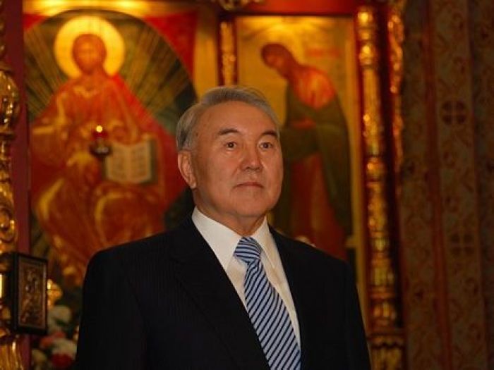 Нұрсұлтан Назарбаев қазақстандықтарды Рождество мерекесімен құттықтады