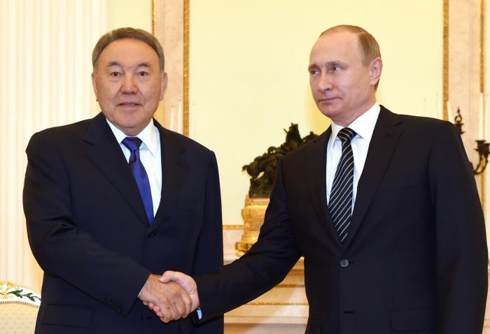 Назарбаев Путинмен халықаралық мәселелерді талқылады 