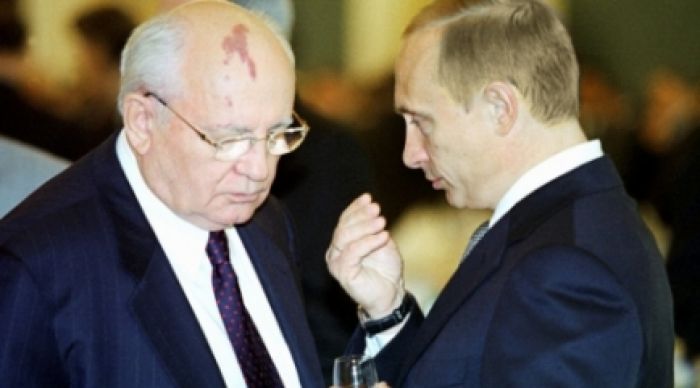 Горбачев Путинді президенттік додаға қатысудан бас тартуға шақырды