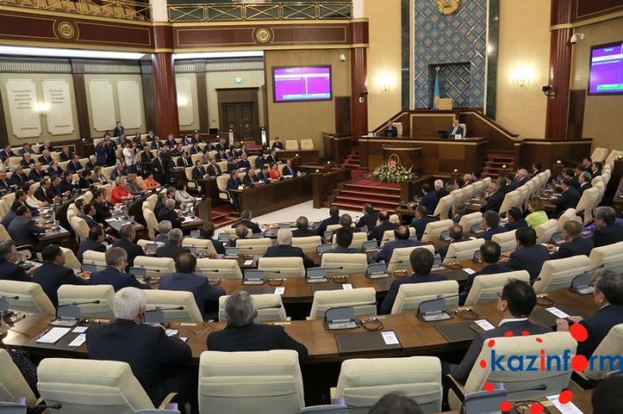 Парламент депутаттары каникулға кетті