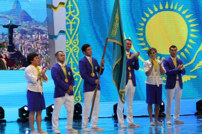 Назарбаев Ниязымбетов пен Левитті алтын медаль иегері ретінде марапаттады 